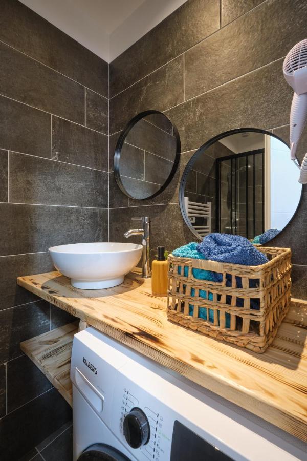 Place Carnot - Studio Tout Equipe Avec Jacuzzi Proche Toutes Commodites Carcassonne Esterno foto